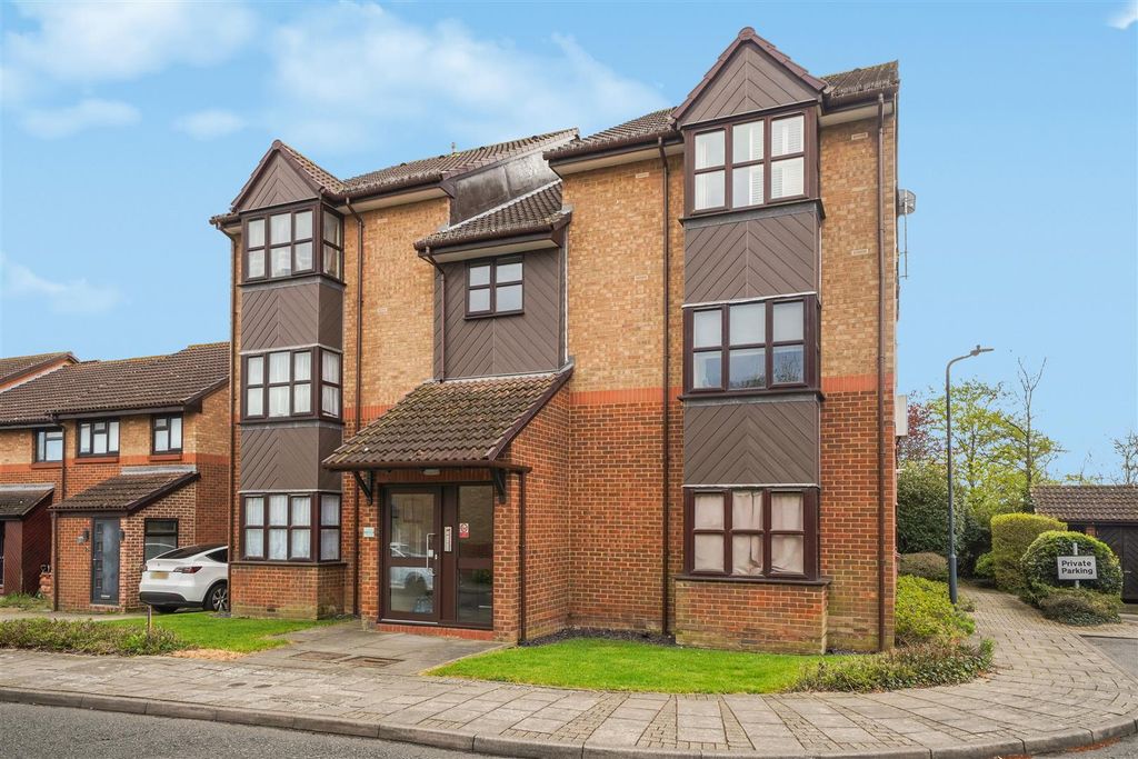 Property photo 2 of 17 External