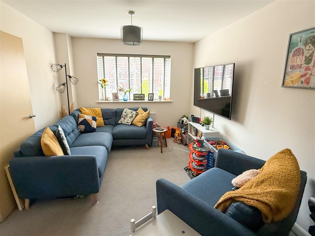 Property photo 2 of 13 Lounge