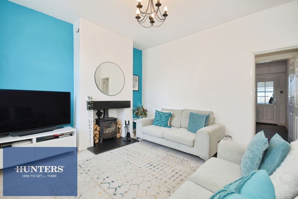 Property photo 3 of 17 Lounge