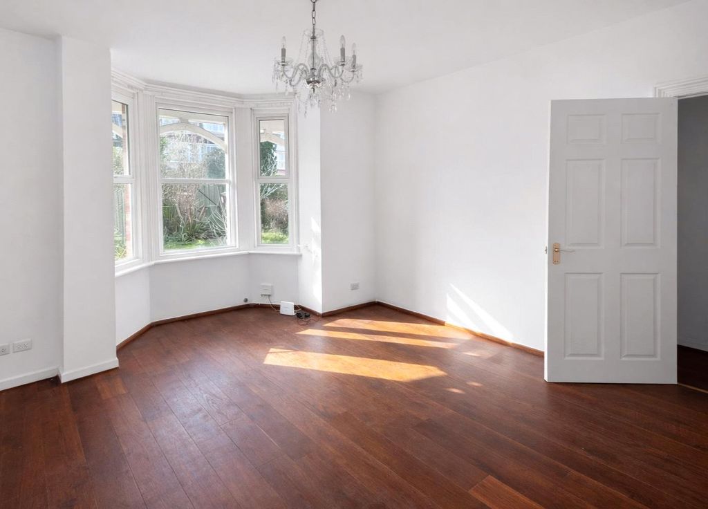 Property photo 3 of 8 Picture No. 07