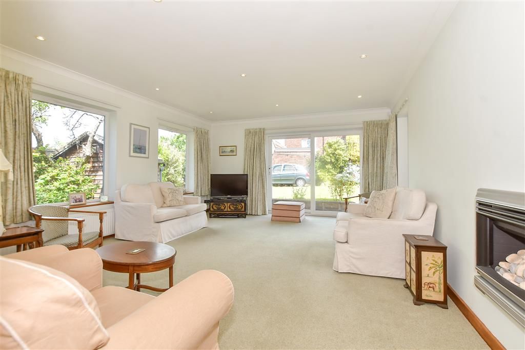 Property photo 1 of 15 Lounge