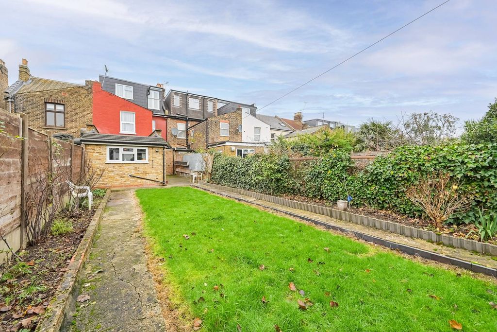 Property photo 3 of 27