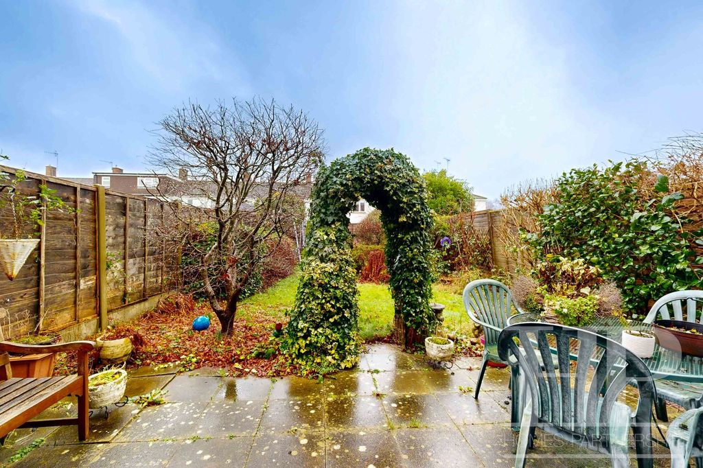 Property photo 2 of 16