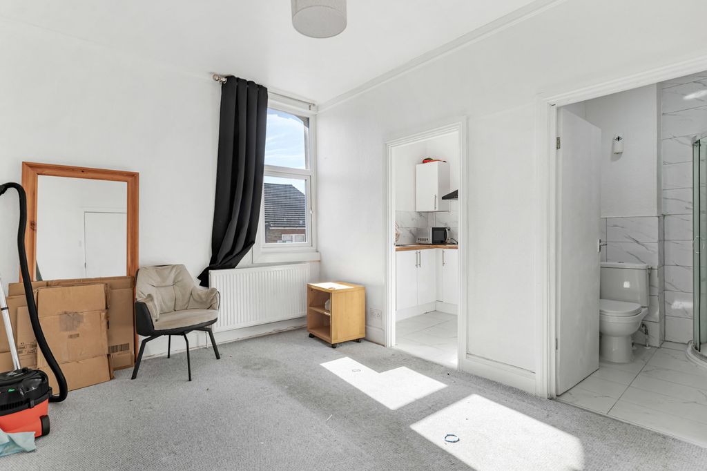 Property photo 2 of 12 Bedroom