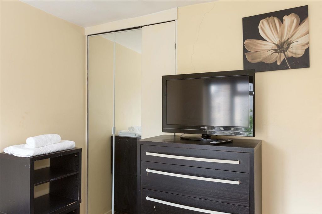 Property photo 3 of 17 19_07_13 Charolette Road_London_Mos-5.Jpg
