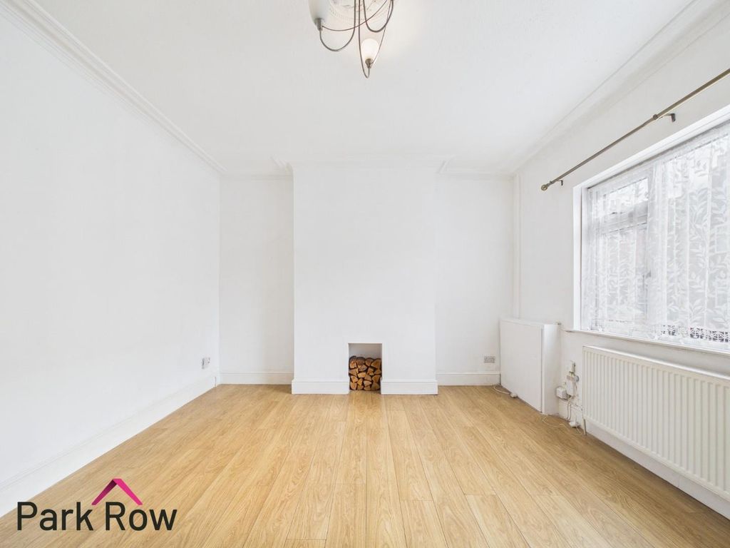 Property photo 2 of 25