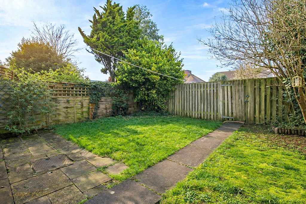 Property photo 3 of 8 Private Garden