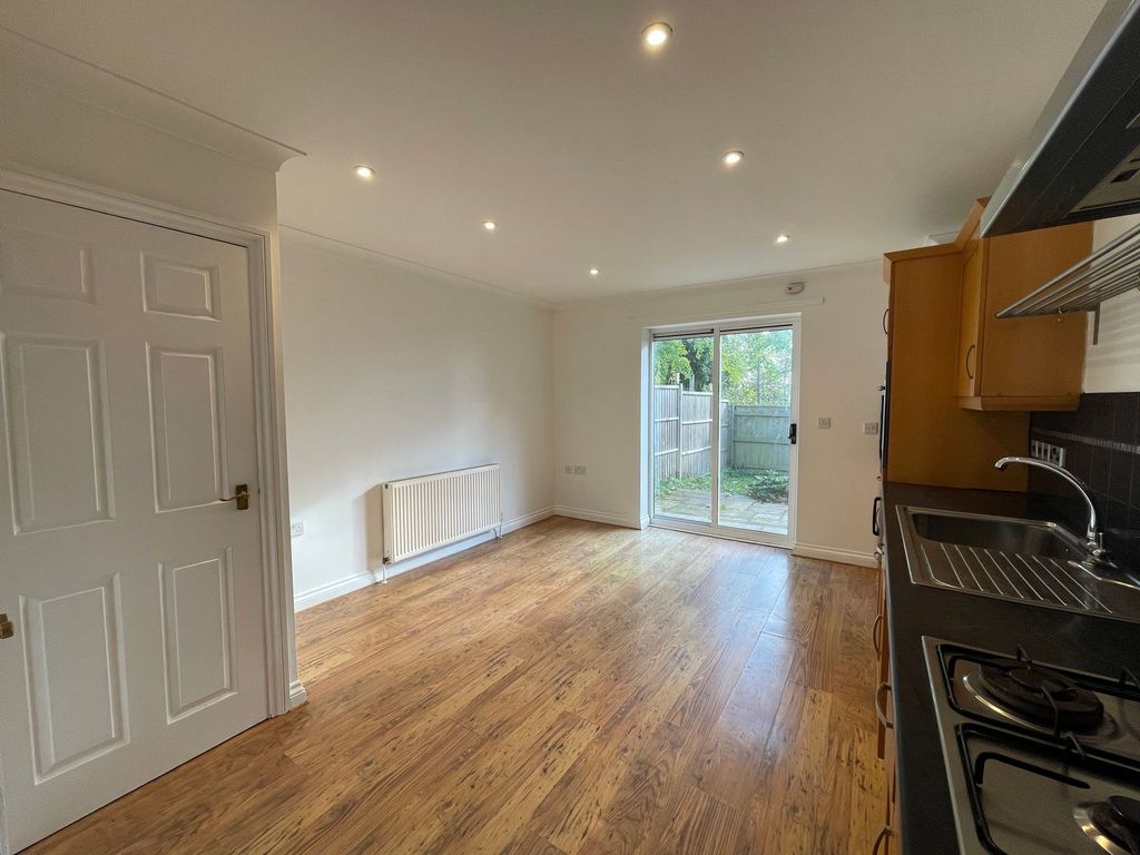 Property photo 2 of 32