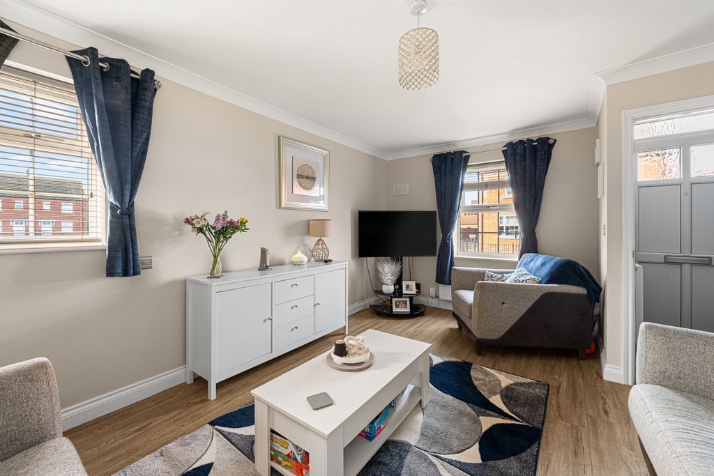 Property photo 2 of 18