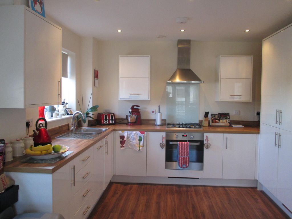 Property photo 2 of 7 Kitchen