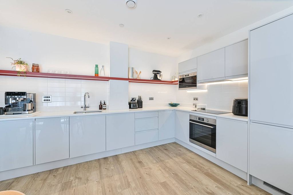 Property photo 1 of 24