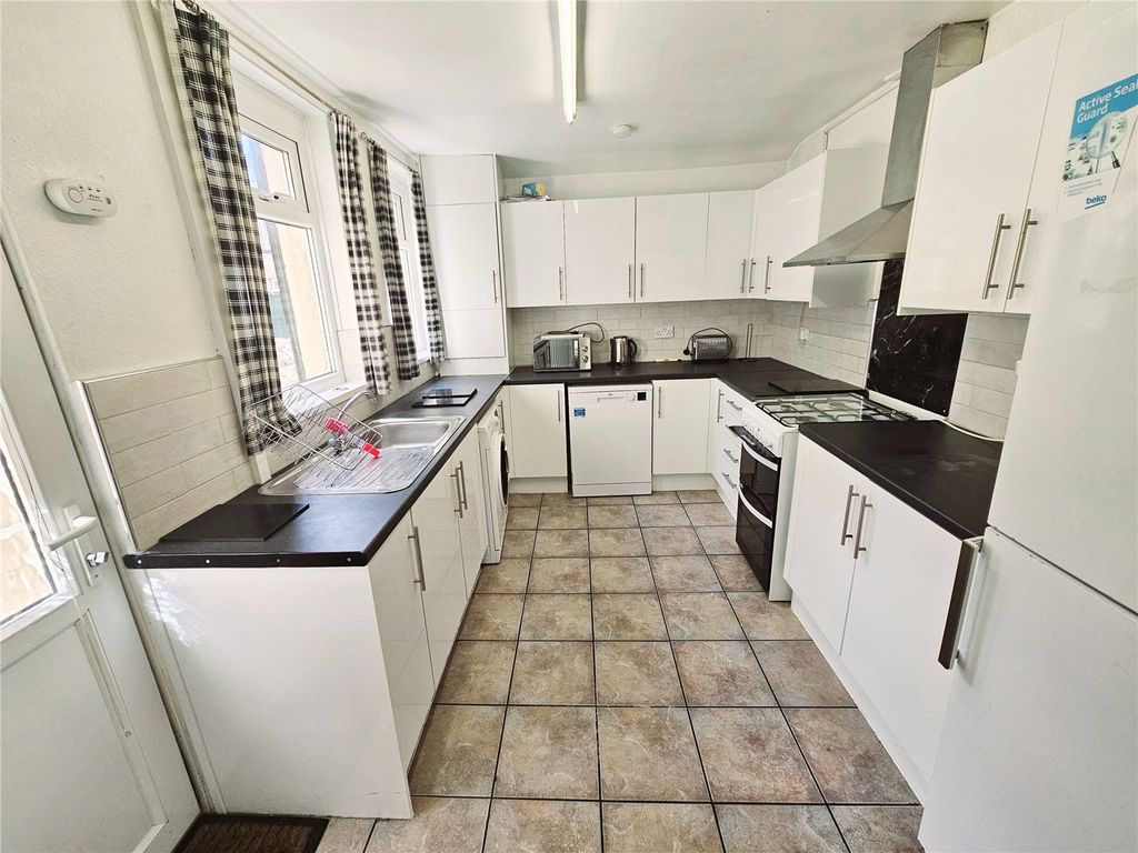 Property photo 3 of 15 Kitchen