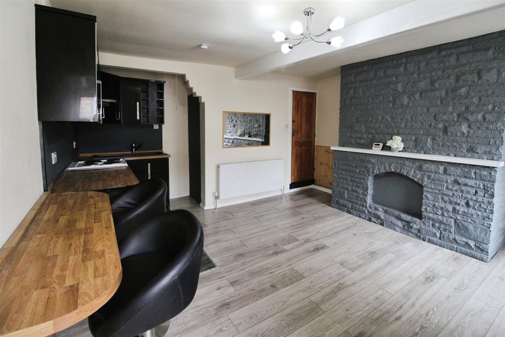 Property photo 3 of 13 Living Room/ Kitchen Area