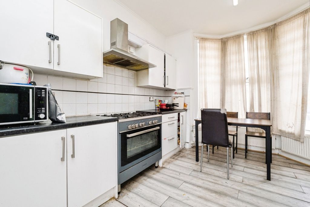 Property photo 3 of 19 Pbox-Img.Jpg