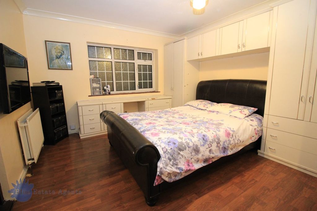 Property photo 3 of 4
