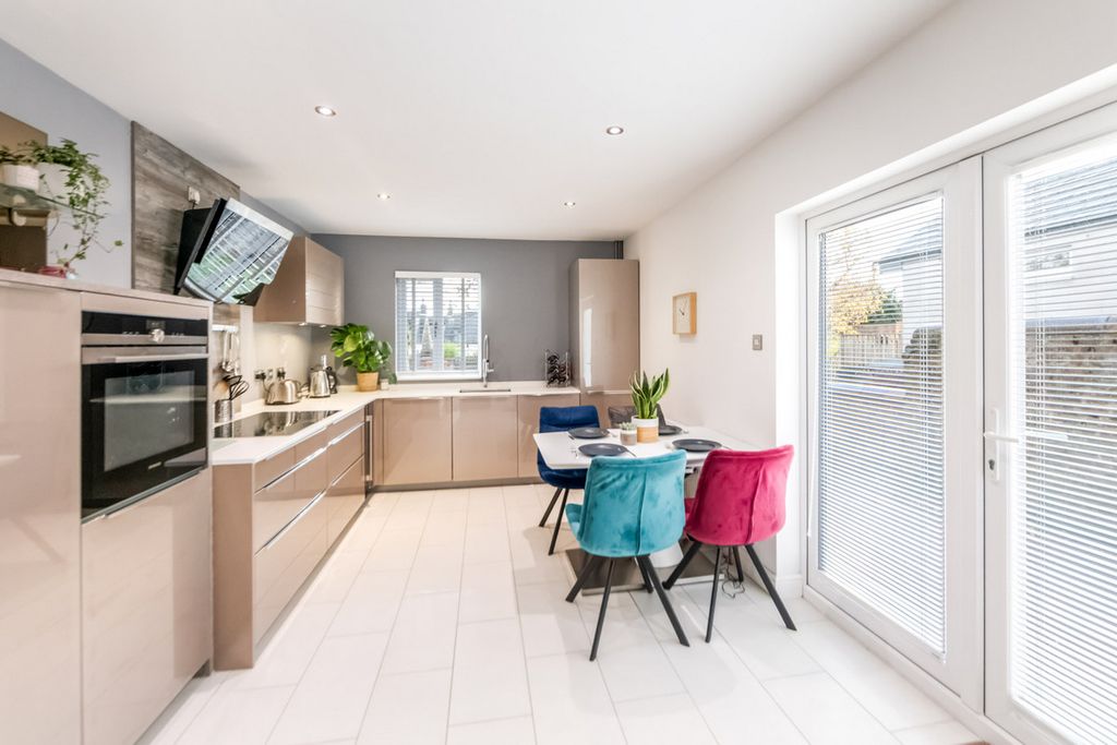 Property photo 3 of 23