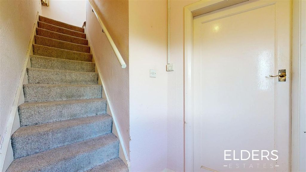 Property photo 3 of 12 Entrance Hall