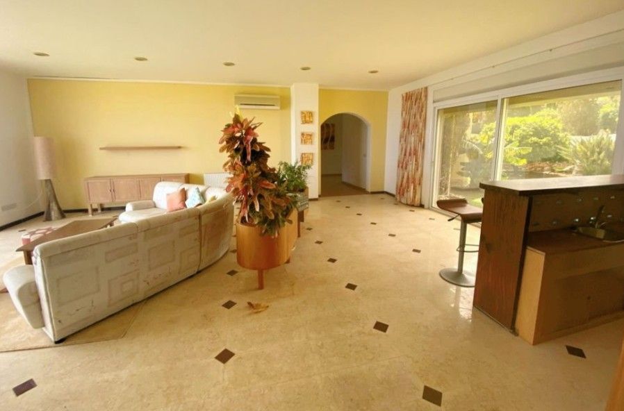 Property photo 3 of 11