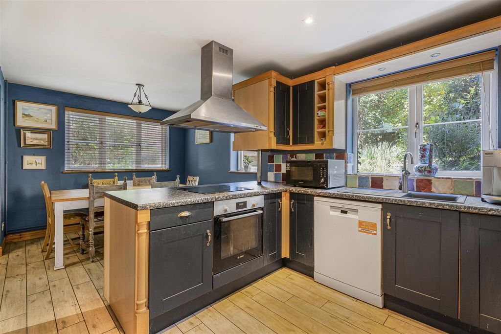 Property photo 3 of 24 13_64682.Jpg