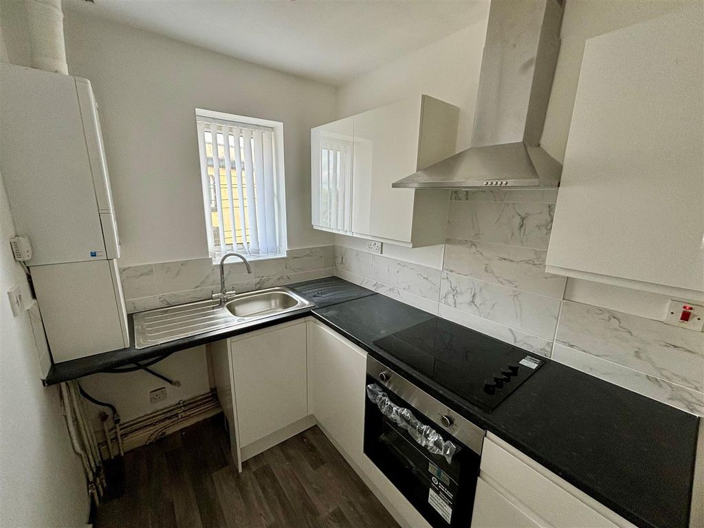 Property photo 2 of 8 Kitchen.Jpg