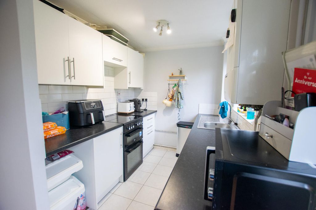 Property photo 2 of 10 Kitchen