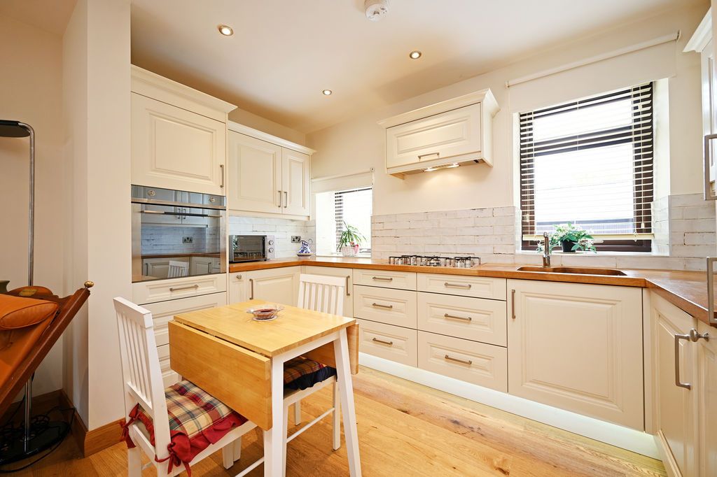 Property photo 3 of 24 Kitchen