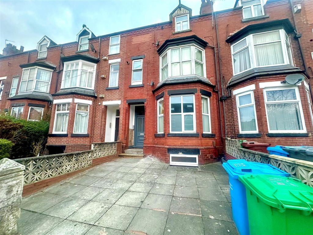 Property photo 1 of 10 Front