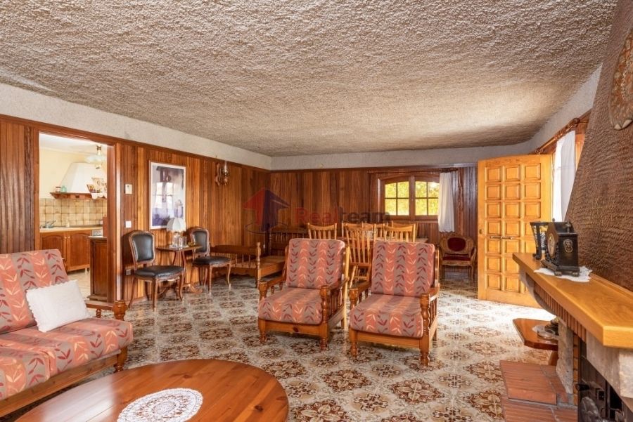 Property photo 3 of 25