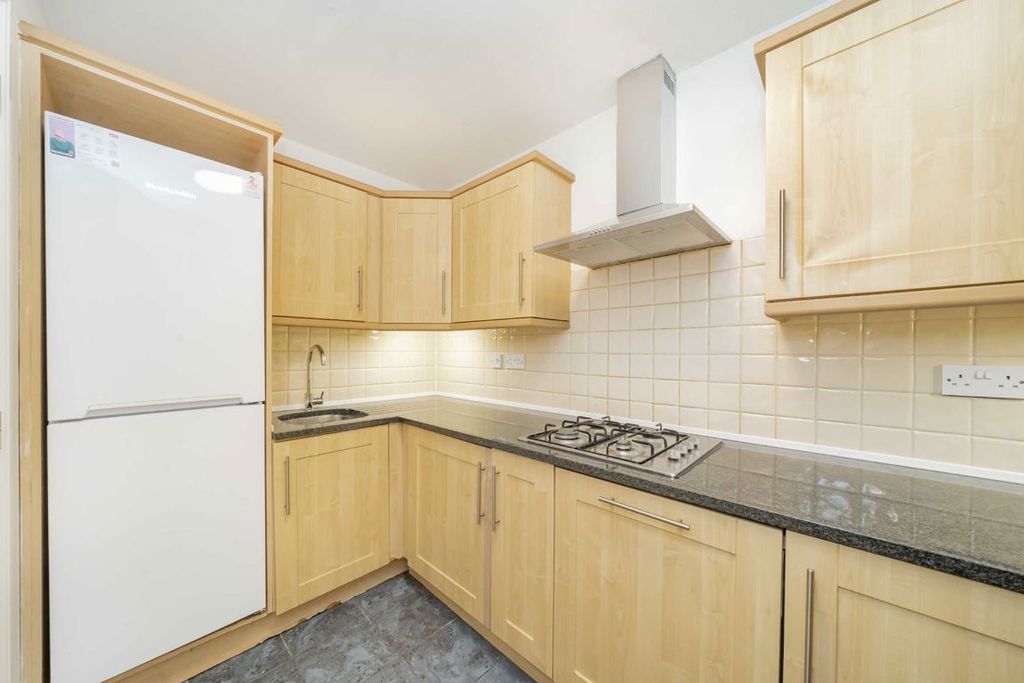 Property photo 3 of 7