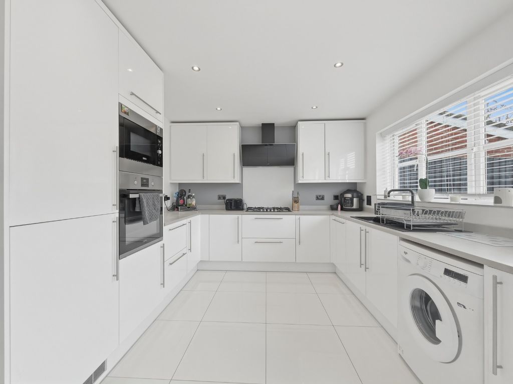 Property photo 2 of 16 5068905