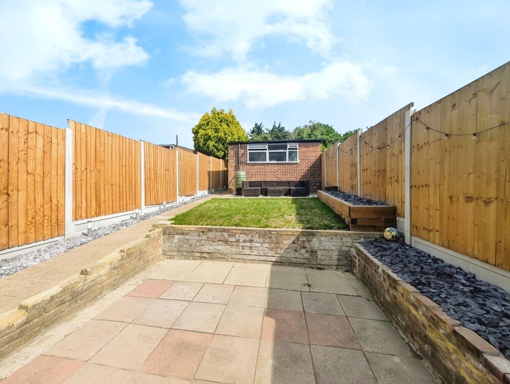 Property photo 2 of 3 50102d6c-8201_829...