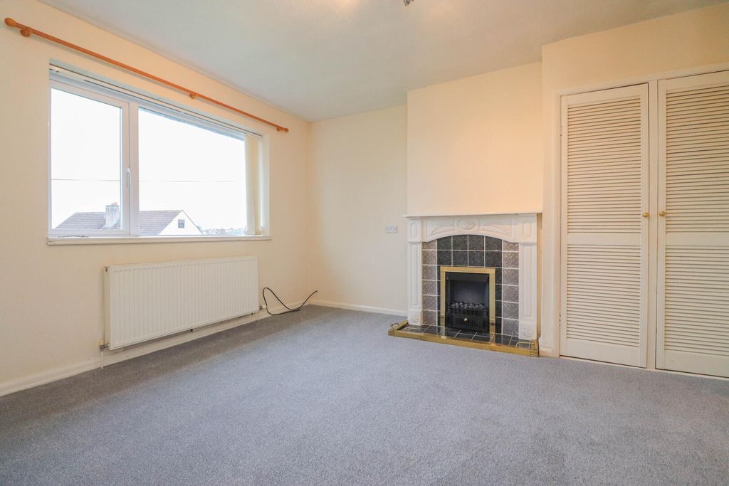 Property photo 3 of 12 Living Room