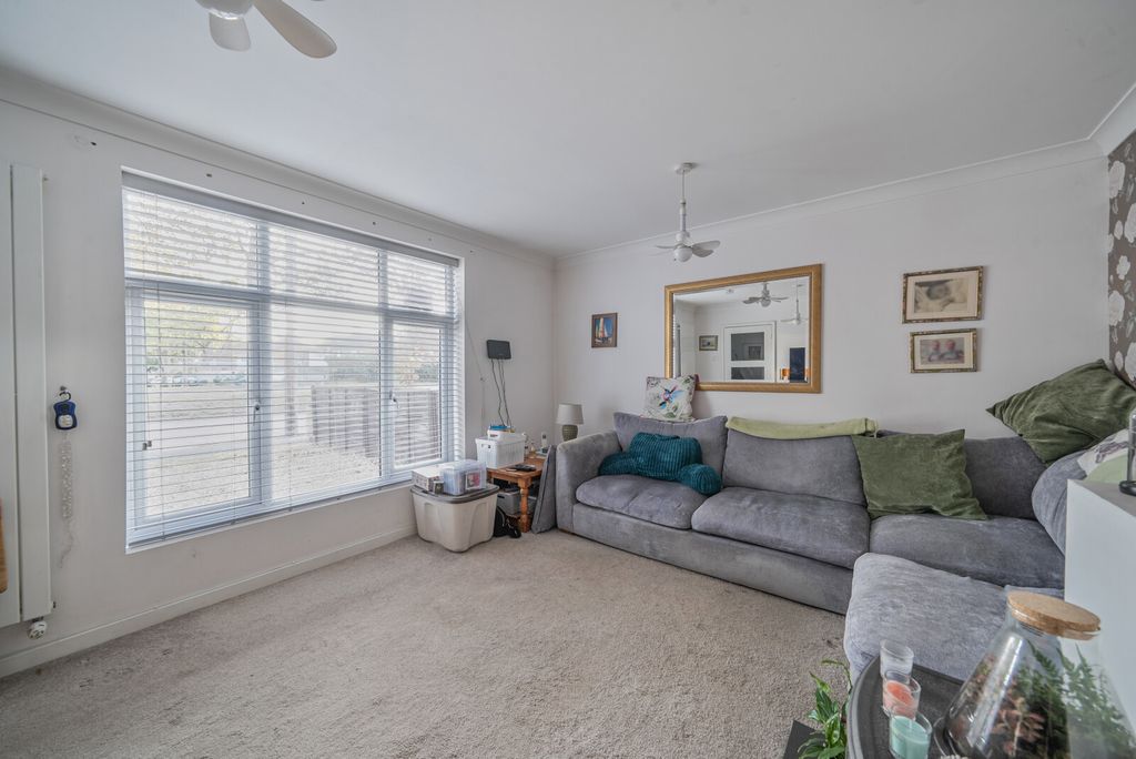 Property photo 3 of 12 1358563-11-68d42d...