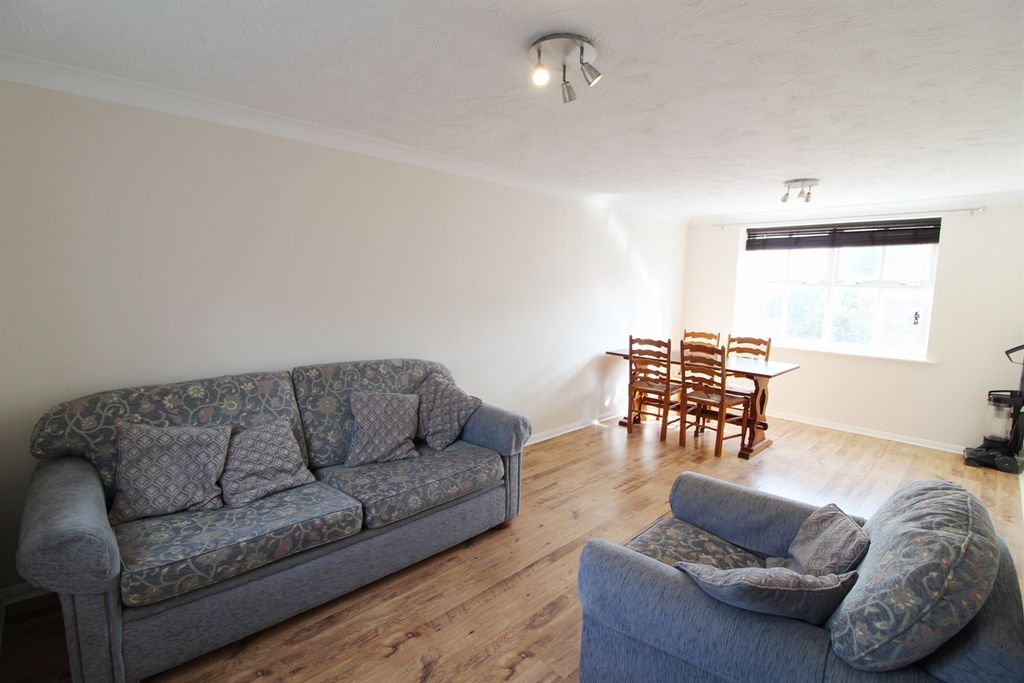 Property photo 3 of 8 Living/Dining Area