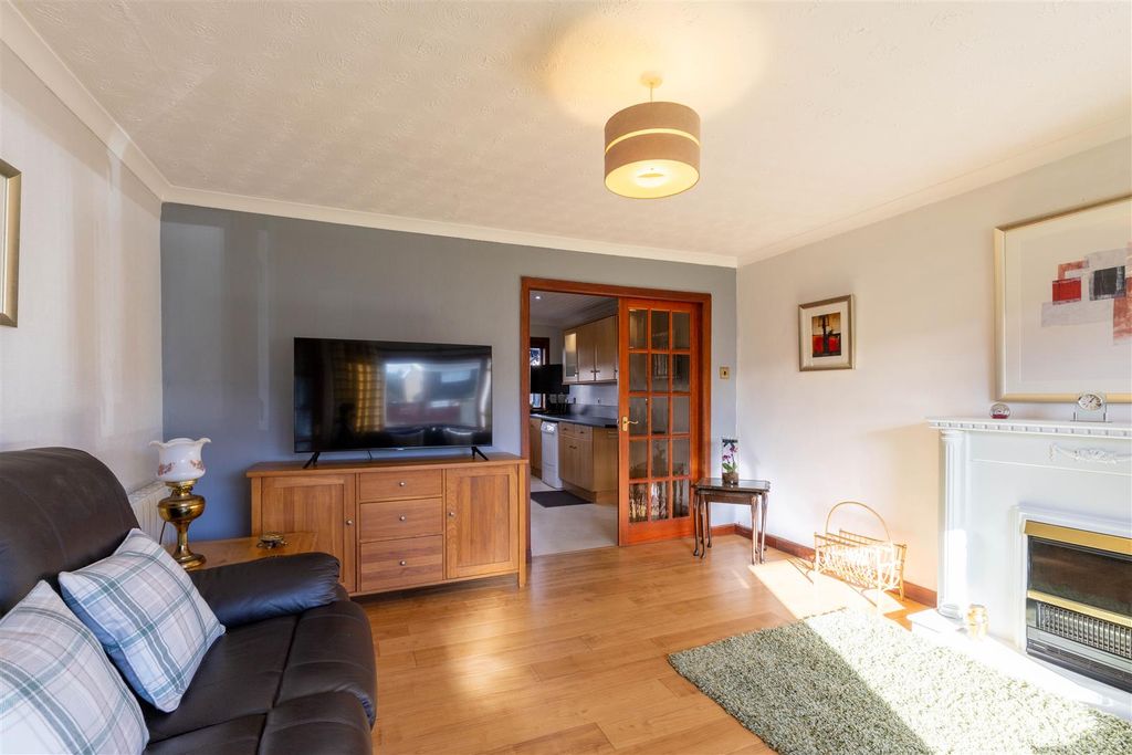 Property photo 3 of 18 S03.Jpg