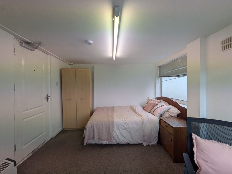 Property photo 3 of 12 Photo 13