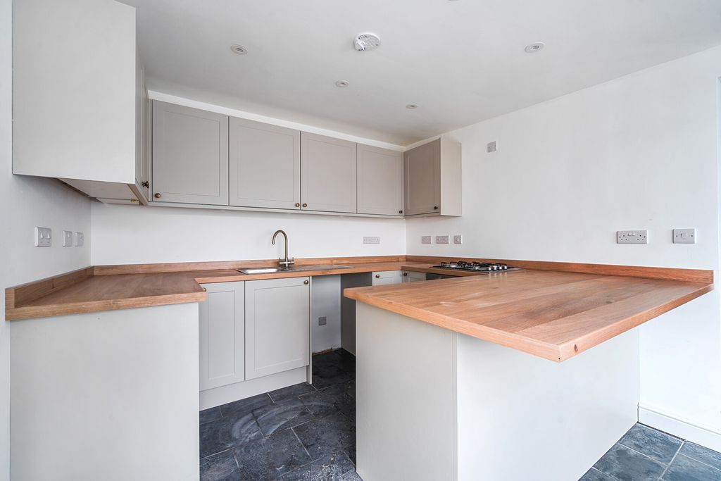Property photo 2 of 22 14-6A8Eba8d47822-...