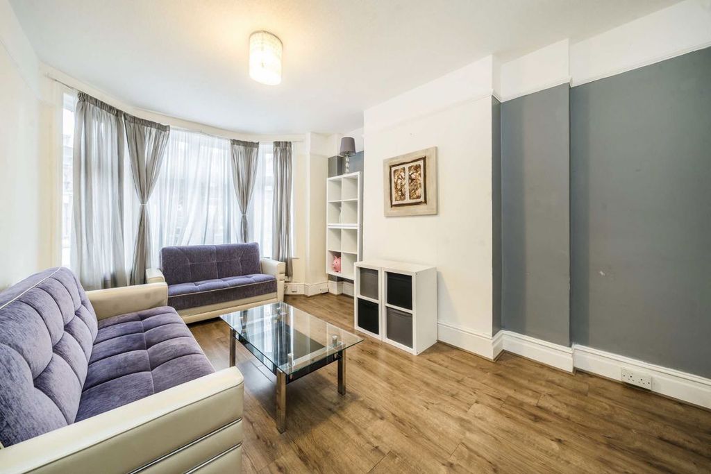 Property photo 2 of 9