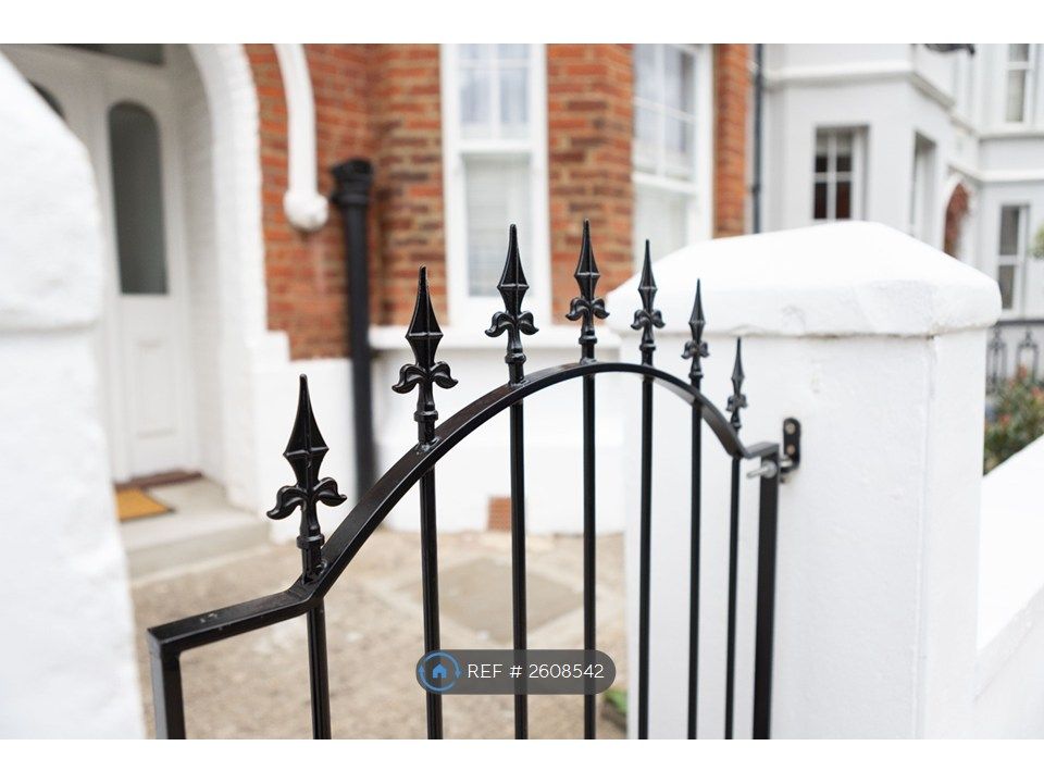 Property photo 1 of 20 Front Gate