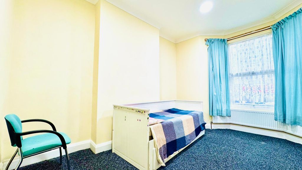 Property photo 2 of 7