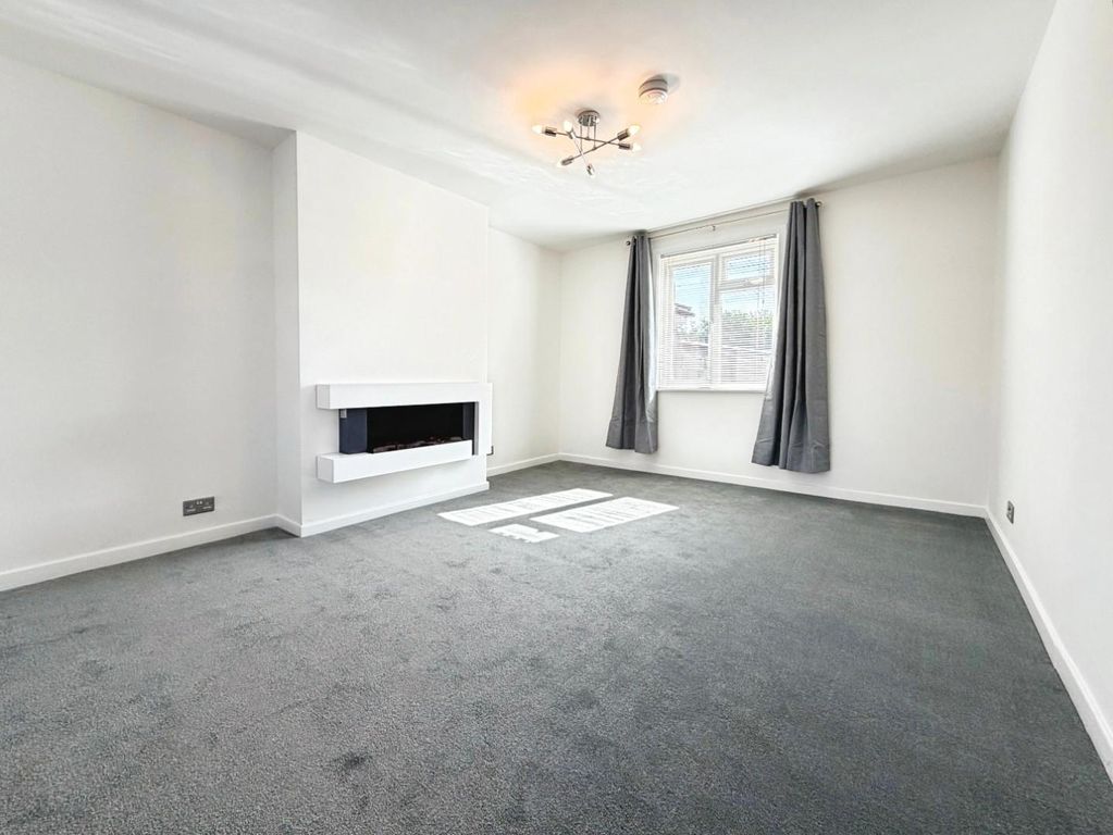 Property photo 2 of 25 Lounge