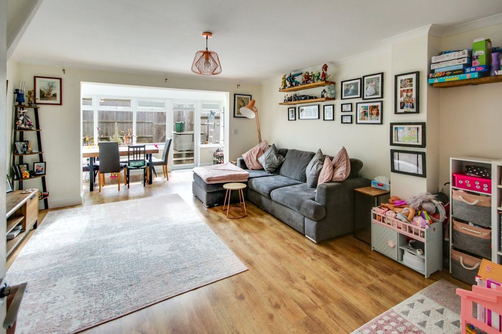 Property photo 3 of 11