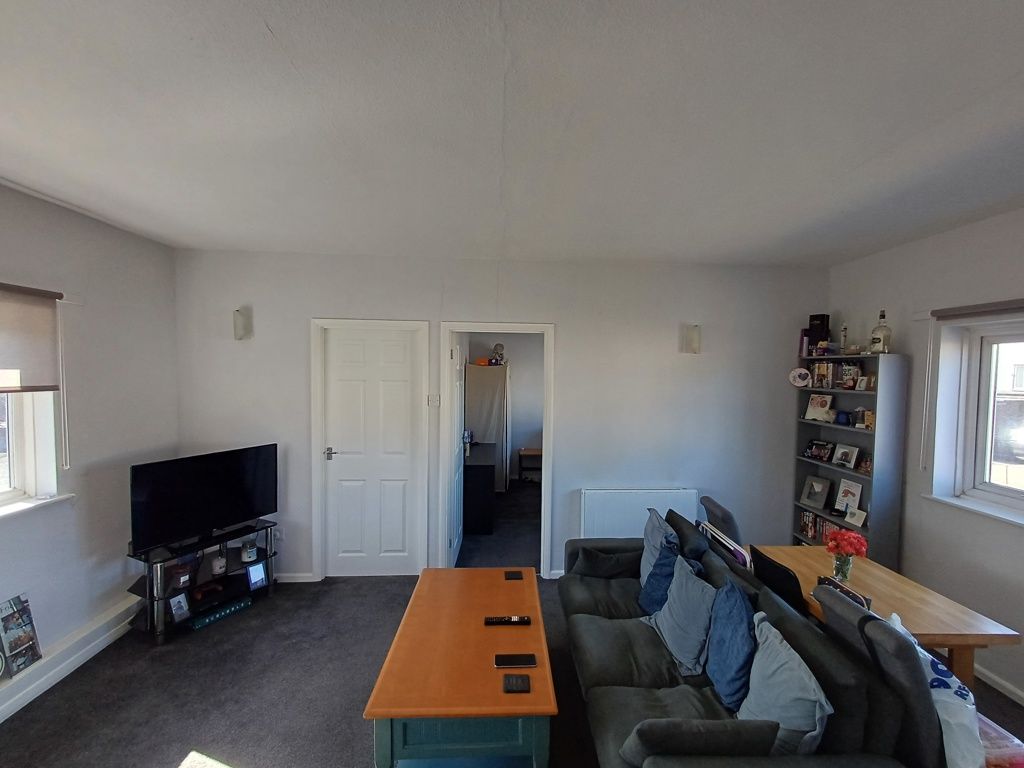Property photo 3 of 8 Photo 7