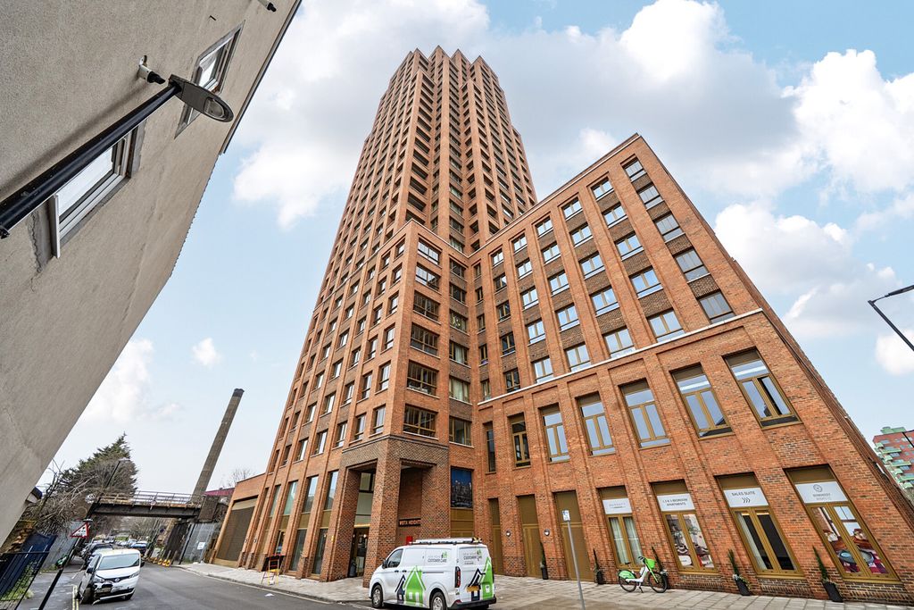 Property photo 3 of 18 1410014-2-698B011...