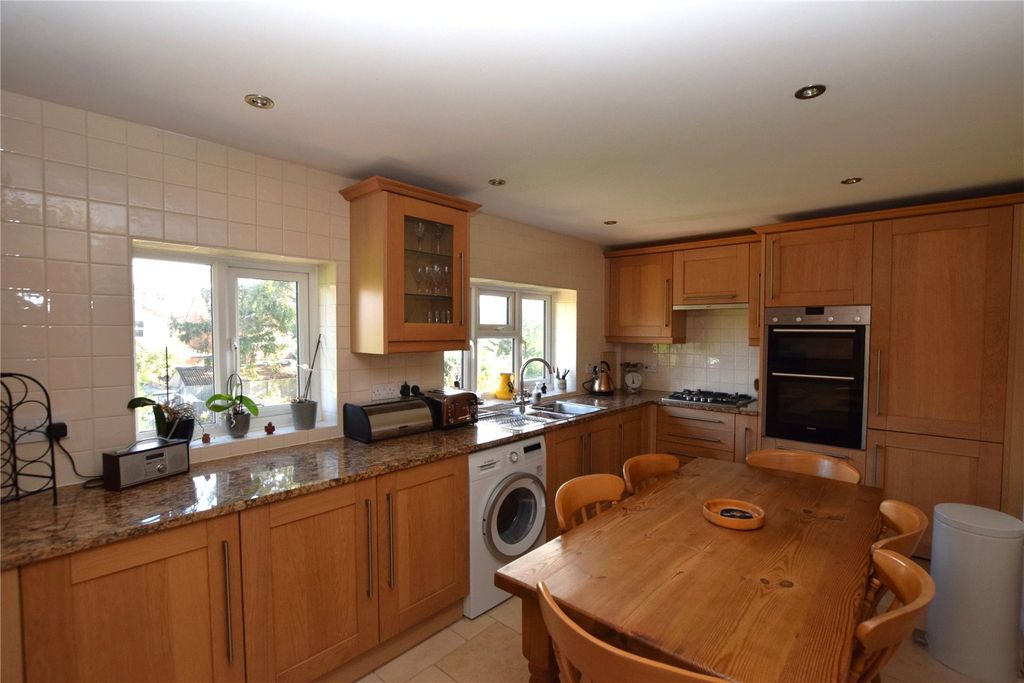 Property photo 2 of 11 Kitchen