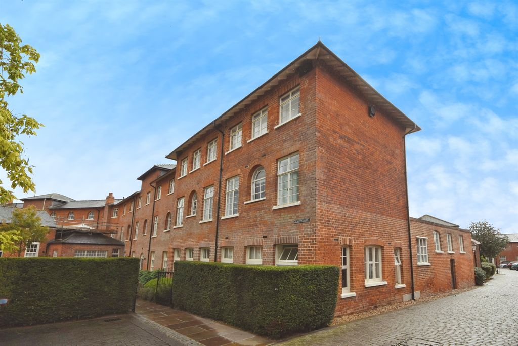Property photo 1 of 17