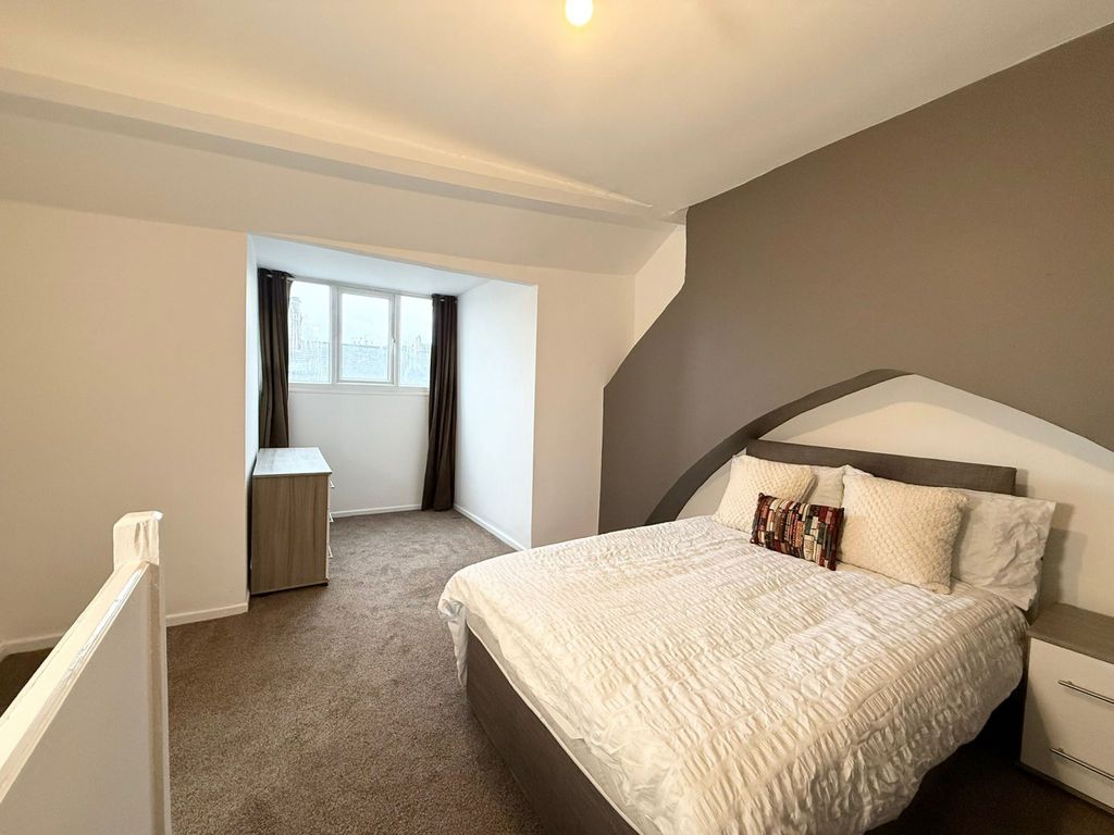 Property photo 1 of 20 5 Bed Shared House - Corporation Street, Barnsley S70