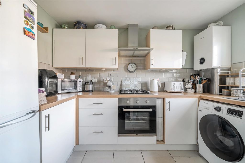 Property photo 3 of 16 1421702-15-69B9409c732Cb.Jpg