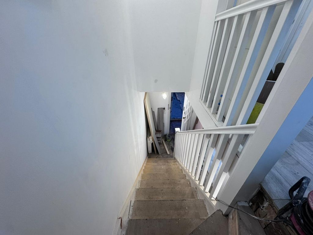 Property photo 3 of 7 Photo 5