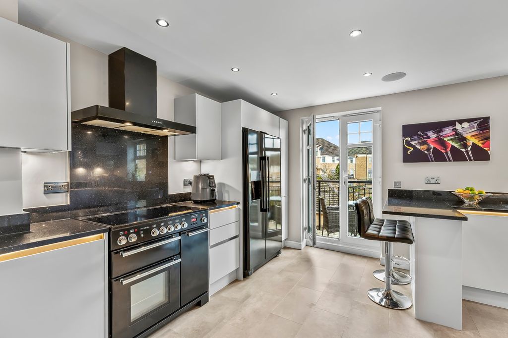 Property photo 2 of 29 Picture No. 13